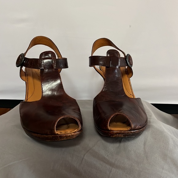 Born Crown Brown Leather Sandals women’s size 10 cross strap heels peep toe Boho - Picture 3 of 9